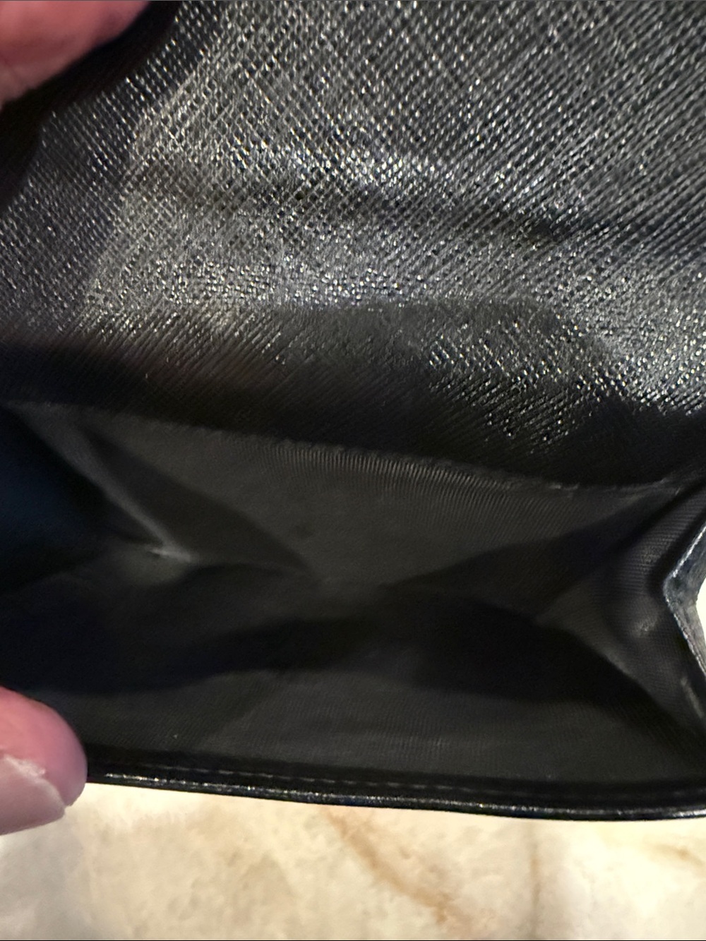 Salvatore Ferragamo EUC black leather wallet featuring Gancini clip closure - Picture 5 of 11